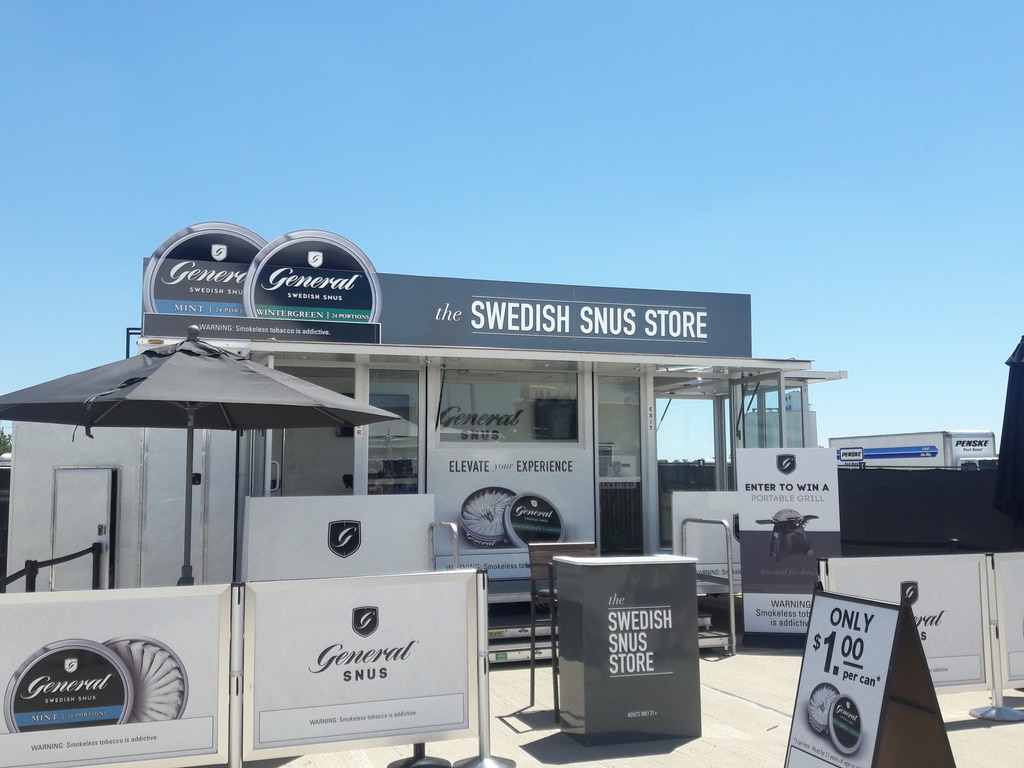 Exterior of SNUS mobile store